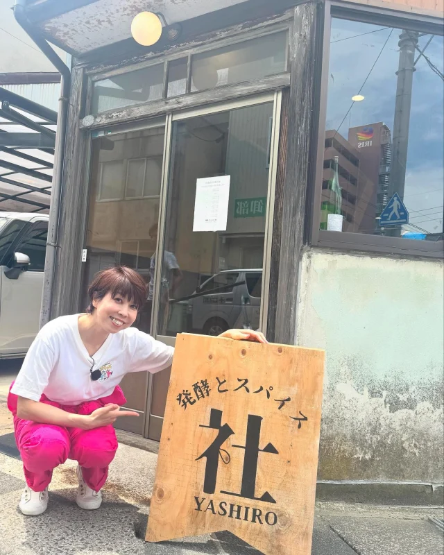ロケでのヒトコマ
〜 灘町周辺 編〜

玉造温泉から移転していた
@spice_yashiro さん
店主こだわりのスパイスがマジックだった😳

サラサラ食べやすくてハマった😆
次は夜営業(メニュー豊富)行ってみよーっと💨

#ロケ 
#町歩き 
#山陰
#島根 
#松江 
#松江グルメ 
#カレー 
#スパイスカレー 
#キーマカレー 
#夜は 
#居酒屋 
#麹 
#荒木まどか 
#パワフルMC
#ローカルタレント
#司会 
#講師 
#リポーター 
#アラフォー 
#ショートヘア 
#ショート女子 
#ハイトーンカラー 
#ヒトコマドカ