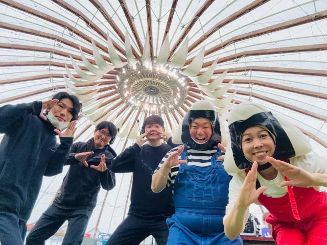 おむすびーずのヒトコマ
〜 島根電工大運動会in出雲ドーム 編〜

島根電工さんの家族で大運動会に
2025年もお邪魔してきました^_^
お声がけありがとうございました😊

相方は
@daijukadowaki_1021 🍙

#おむすびーず 
#親子向け 
#音楽ユニット 
#エンターテイナー 
#ミュージシャン 
#ローカルタレント 
#子供 
#お母さん 
#お父さん 
#パワフル 
#荒木まどか 
#門脇大樹 
#つなぎコーデ 
#おむすび 
#ショート女子 
#ハイトーンカラー
#ヒトコマドカ