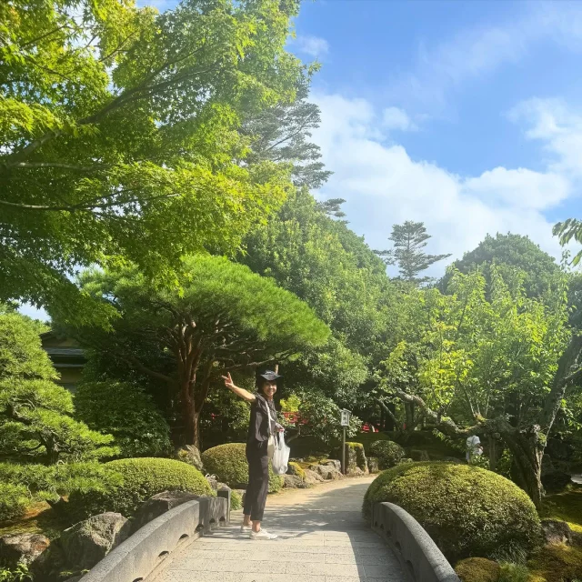 由志園でのひとこま
〜親子でこびとさがし編〜

由志園は年に2回以上行くなら
年間パスポートがお得🉐

この夏も
『こびとづかん』との
コラボイベントが開催中❣️
※カード一枚につき別途費用必要

8月末まで第二弾
9月から第三弾だって🧚

#由志園 
#こびとづかん 
#松江イベント 
#親子で楽しむ 
#親子時間 
#お出かけスポット 
#アラフォーコーデ 
#ハイトーンカラー 
#ショート女子
#山陰 
#島根
#松江 
#ローカルタレント 
#パワフル 
#mc 
#荒木まどか 
#ヒトコマドカ