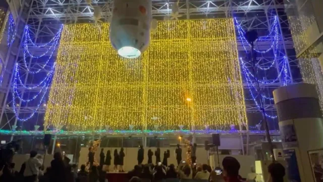 11月24日から松江テルサの
イルミネーション無事点灯✨

この日はテルサの文化講座発表会
テルサウィンターイルミネーションで
点灯式で司会をさせて頂きました🌟

1/25までイルミネーションを楽しめます😊

開星中学校＆高等学校アカペラ部の
生声ハーモニーも
相変わらず素晴らしかった👏

写真提供:
Mちゃんありがとう😊

#松江テルサ #松江イベント #松江イルミネーション #イルミネーション #winter #島根 #松江駅 #松江お出かけ #荒木まどか #司会 #パワフルmc
#アカペラ #開星アカペラ #開星中学高校アカペラ部