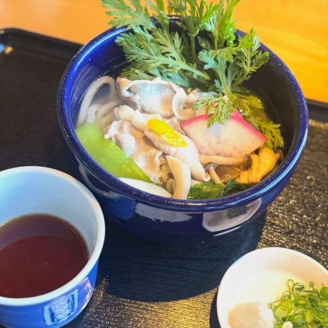 松江グルメのヒトコマ
〜 山の上のうどん屋『安菜蔵』編〜

3/3にはお隣にある
@jerichogelato_ の奥に
【そば屋 雅月(まさげ)】も
オープンするみたい😁

#山陰 
#島根 
#松江 
#グルメ 
#松江ランチ