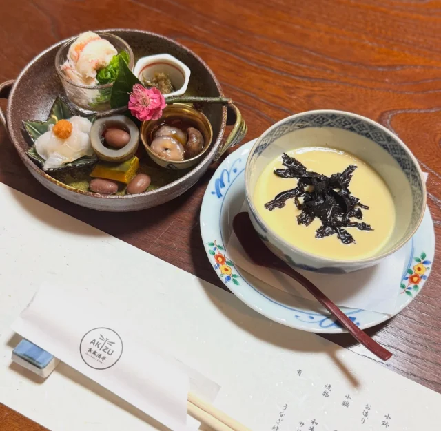 松江グルメのヒトコマ
〜うなぎ 食楽酒亭 AKIZU 編〜

振り返り投稿
婚礼司会の基本を教えてくれた師匠に
ご馳走になる会で初来訪✨
私も含め、みんなノンアル😆
ノンアルの生グレープフルーツサワーも
んまかった😳

人に与えることを厭わない師匠
見習います🥹
ありがとうございました😊
@yukiharusumi さん

お店
@shokuraku_akizu 

#山陰 
#島根 
#松江 
#うなぎ 
#松江ディナー