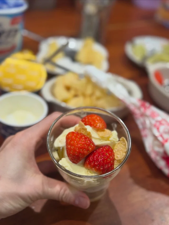 おうちでパフェのひとコマ

好きな果物やアイス、
生クリームなどを用意して、家族で創作🍨

子供達テンション爆上がりだったなぁ👭

#山陰 
#島根 
#松江 
#おうちで 
#パフェ作り
