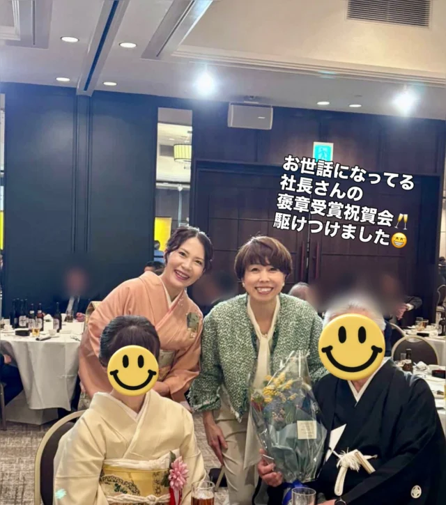 いつもお世話になっている社長さんが
褒章を受章され、祝賀会が行われました😊

わたしはこの日娘の卒園式もあり
終わってからお祝いに駆けつけました💨

司会はたい子さん
@taikokurauchi

アトラクションには
@yuka_watanuki さんと
@beat_iwami_irohayate さん

レセプタント担当は
@akimi_0211 さんの会社

華やかな祝賀会🌸
社長、おめでとうございます🎊